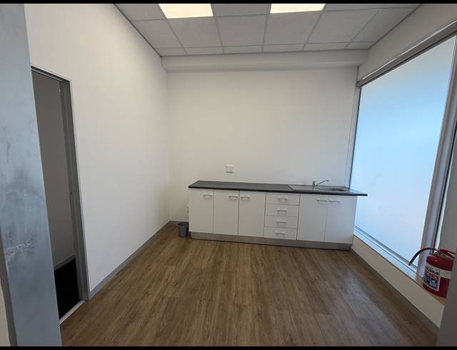 381M² BUILDING TO LET IN CLAREMONT